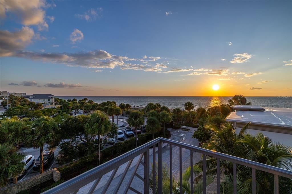 En Venta: $2,295,000 (4 camas, 3 baños, 2393 Pies cuadrados)