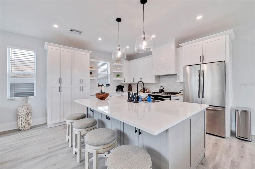 En Venta: $2,295,000 (4 camas, 3 baños, 2393 Pies cuadrados)