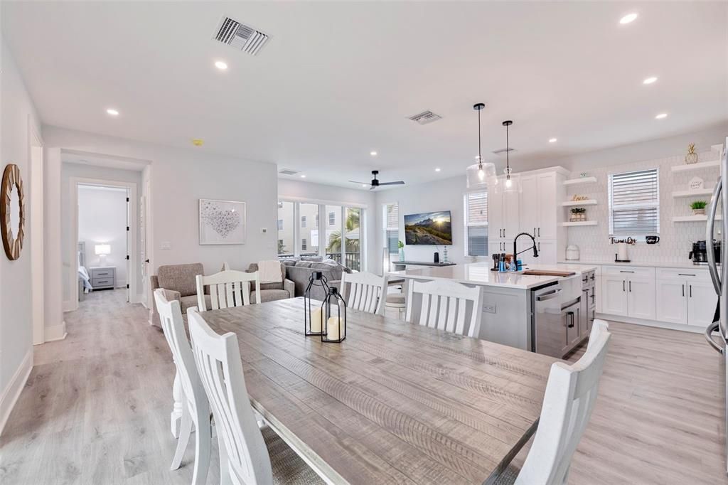 En Venta: $2,295,000 (4 camas, 3 baños, 2393 Pies cuadrados)