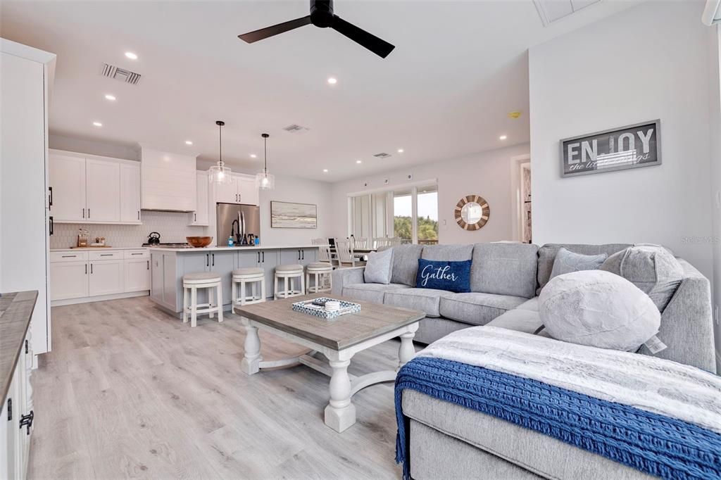 En Venta: $2,295,000 (4 camas, 3 baños, 2393 Pies cuadrados)