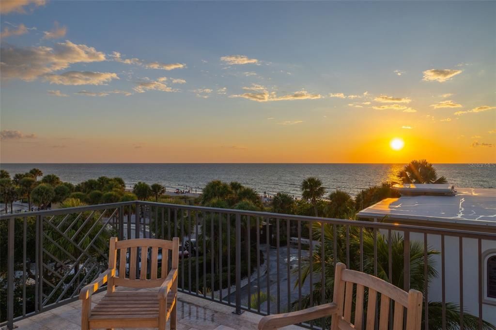 En Venta: $2,295,000 (4 camas, 3 baños, 2393 Pies cuadrados)