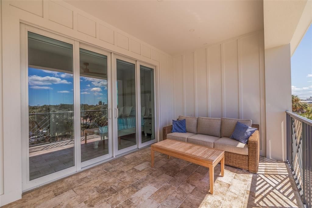 En Venta: $2,295,000 (4 camas, 3 baños, 2393 Pies cuadrados)