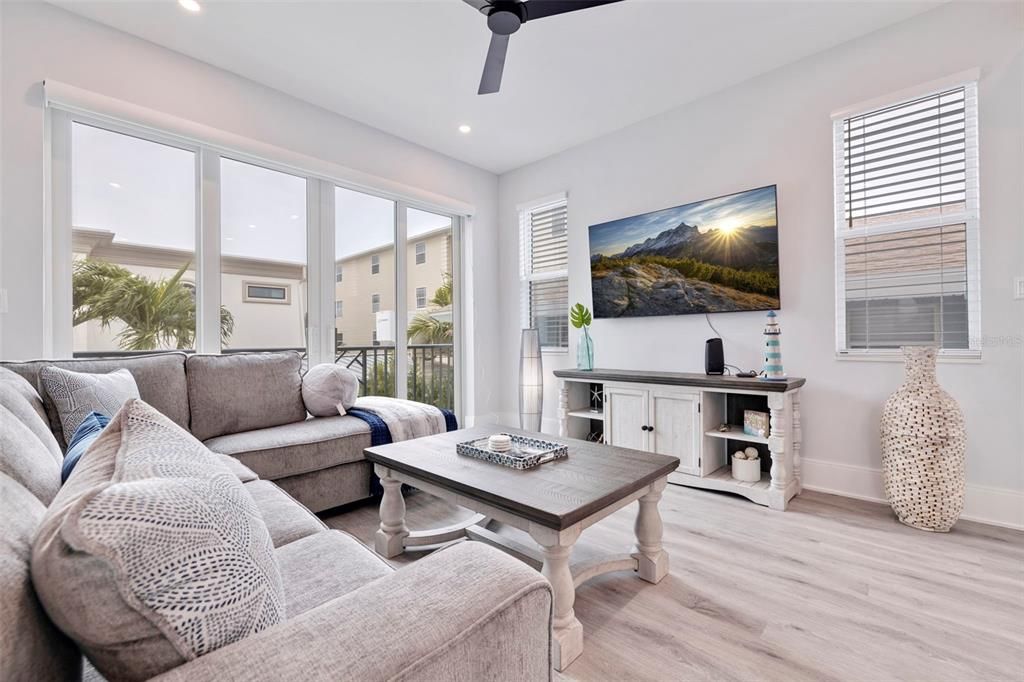 En Venta: $2,295,000 (4 camas, 3 baños, 2393 Pies cuadrados)