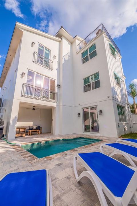 En Venta: $2,295,000 (4 camas, 3 baños, 2393 Pies cuadrados)