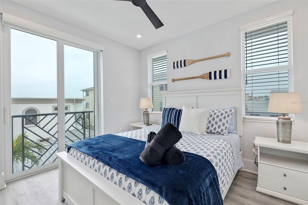 En Venta: $2,295,000 (4 camas, 3 baños, 2393 Pies cuadrados)