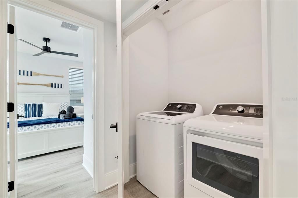 En Venta: $2,295,000 (4 camas, 3 baños, 2393 Pies cuadrados)