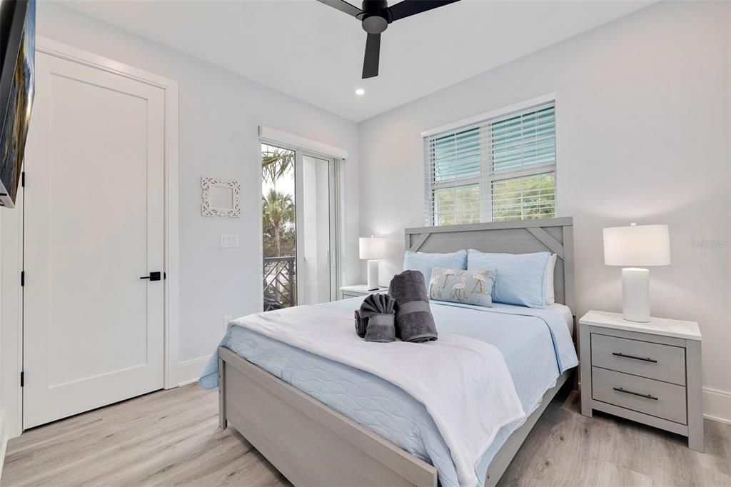 En Venta: $2,295,000 (4 camas, 3 baños, 2393 Pies cuadrados)