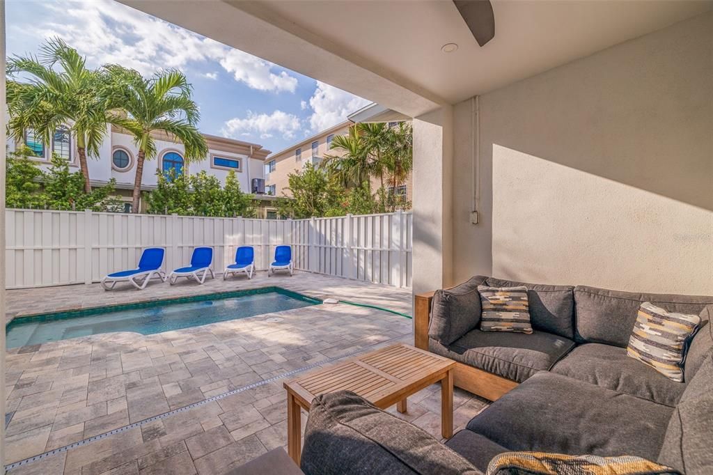 En Venta: $2,295,000 (4 camas, 3 baños, 2393 Pies cuadrados)