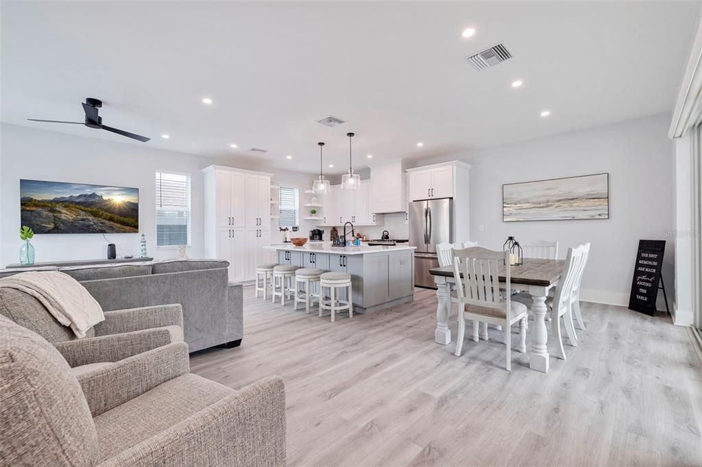 En Venta: $2,295,000 (4 camas, 3 baños, 2393 Pies cuadrados)