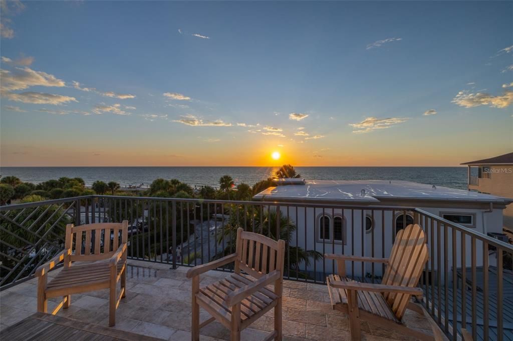 En Venta: $2,295,000 (4 camas, 3 baños, 2393 Pies cuadrados)