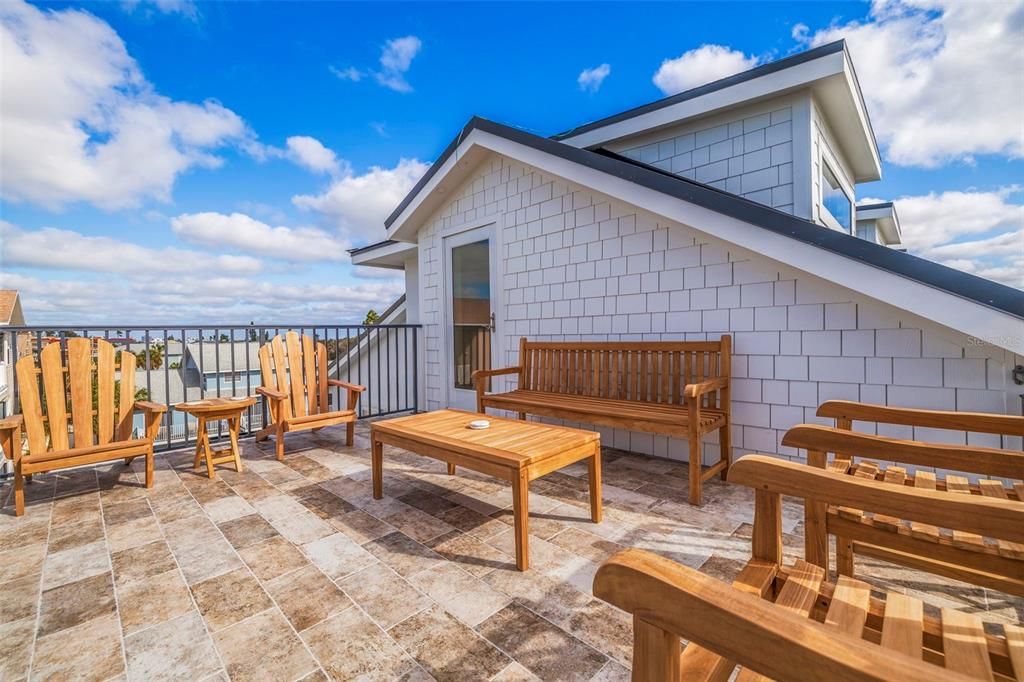 En Venta: $2,295,000 (4 camas, 3 baños, 2393 Pies cuadrados)