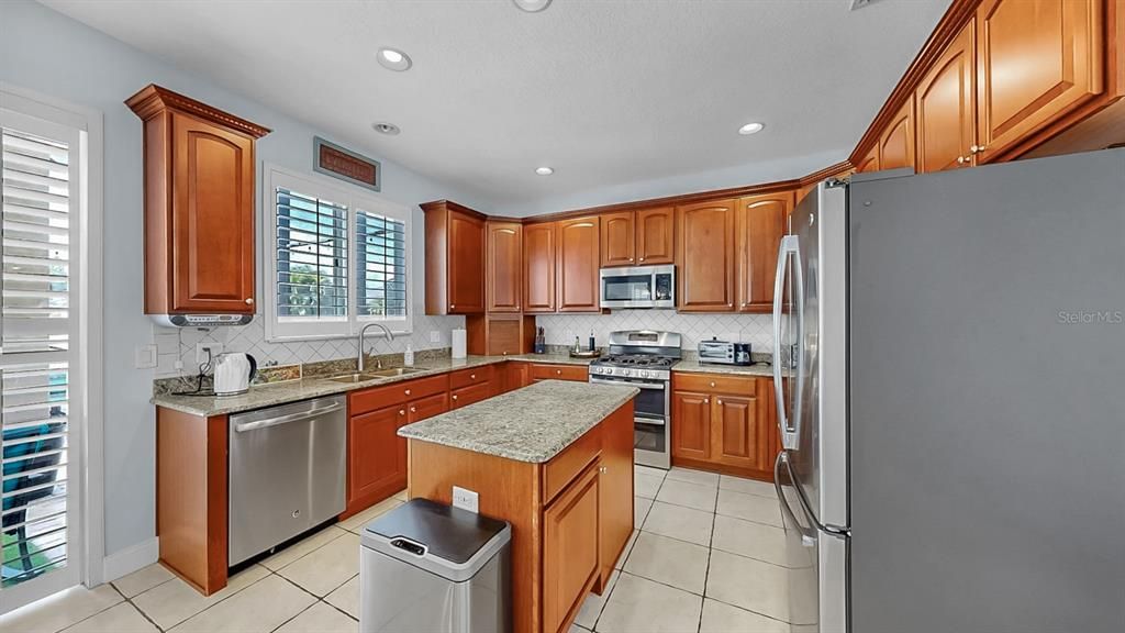 For Rent: $4,500 (5 beds, 3 baths, 3543 Square Feet)