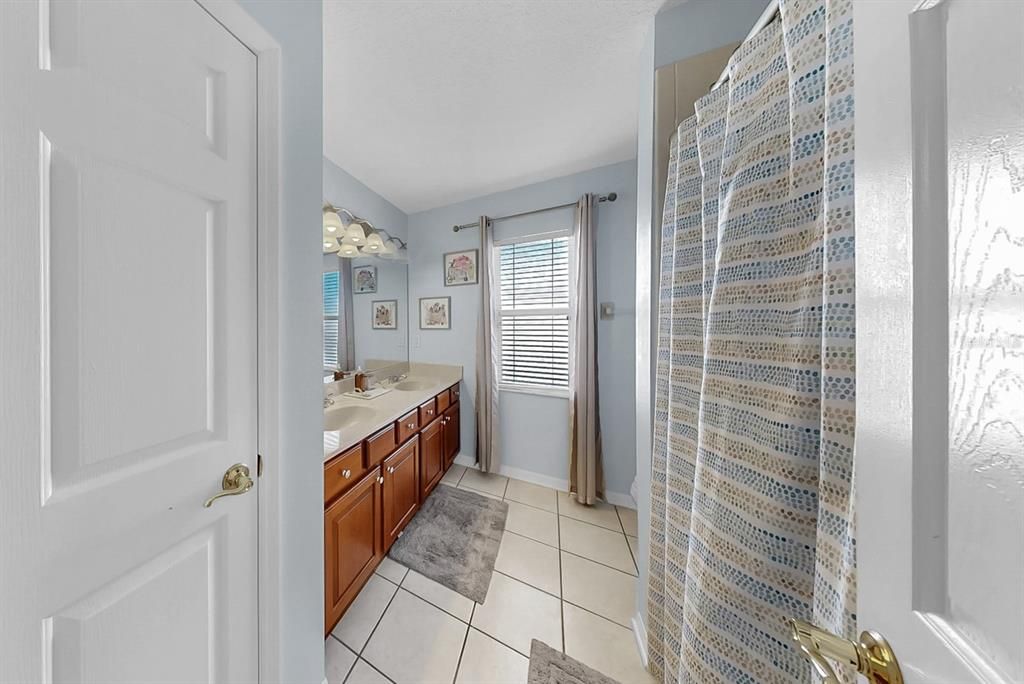 For Rent: $4,500 (5 beds, 3 baths, 3543 Square Feet)