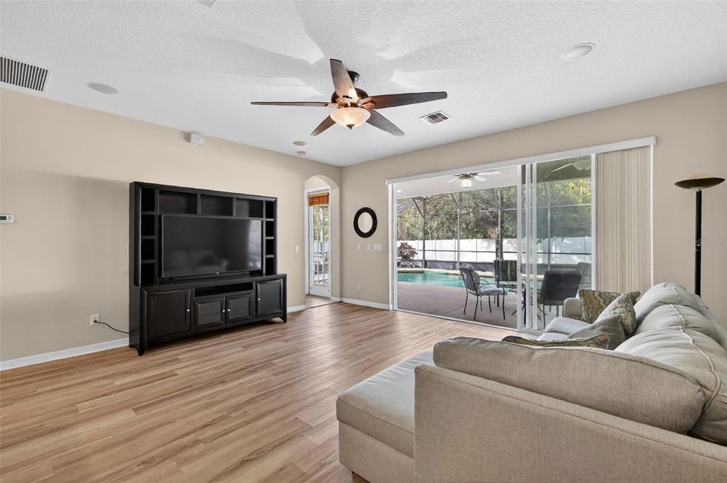 На продажу: $470,000 (4 спален, 2 ванн, 2849 Квадратных фут)