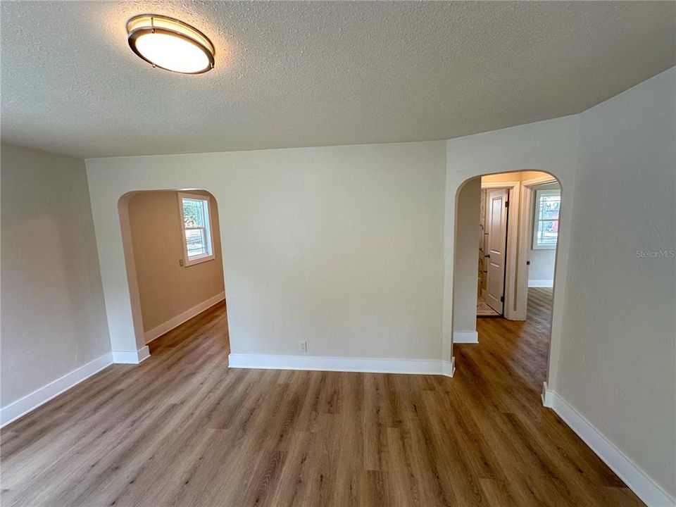 For Rent: $2,150 (3 beds, 1 baths, 960 Square Feet)