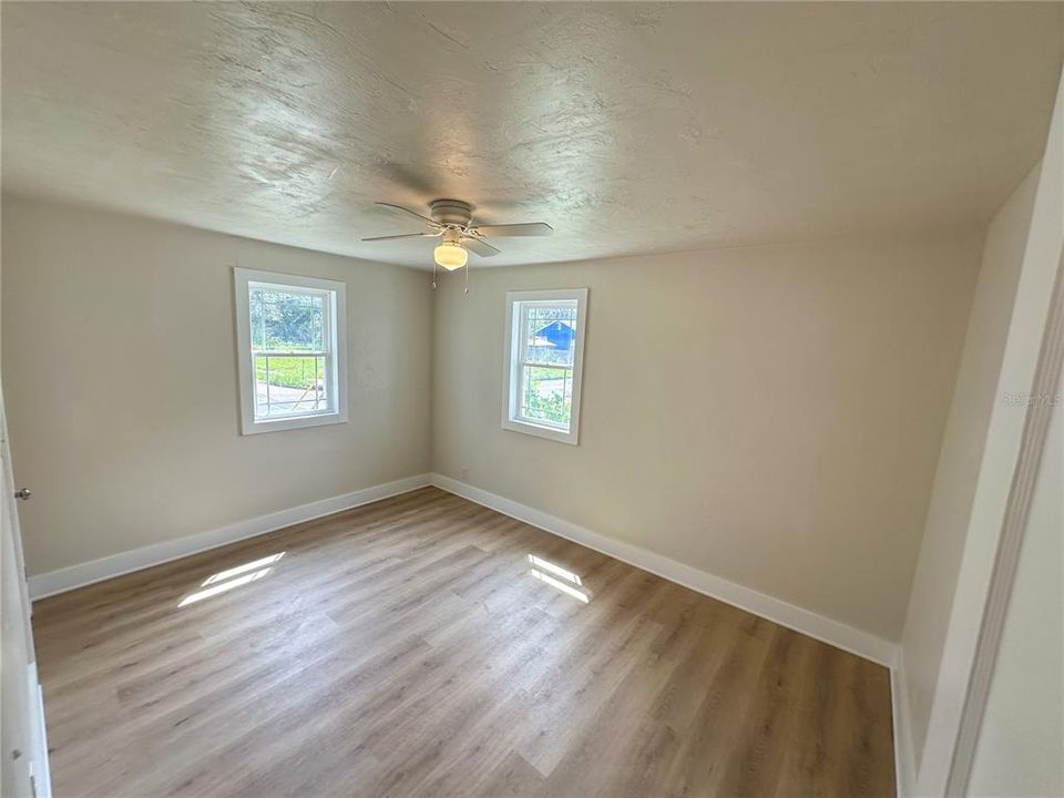 For Rent: $2,150 (3 beds, 1 baths, 960 Square Feet)