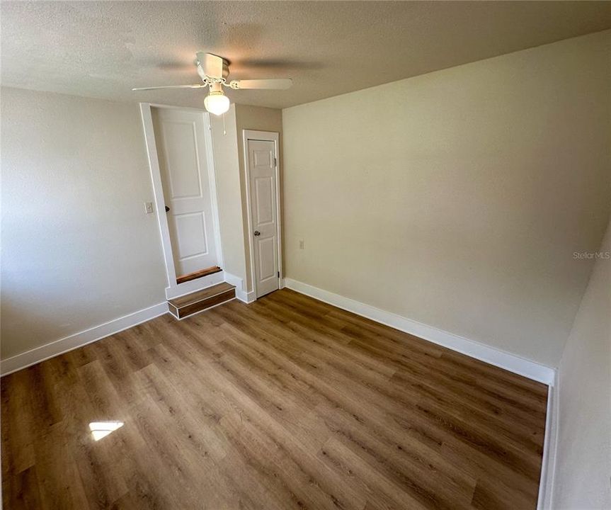 For Rent: $2,150 (3 beds, 1 baths, 960 Square Feet)
