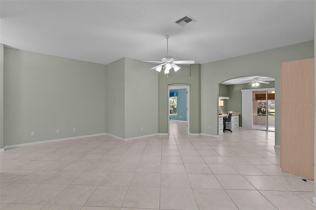 На продажу: $425,000 (3 спален, 2 ванн, 2062 Квадратных фут)