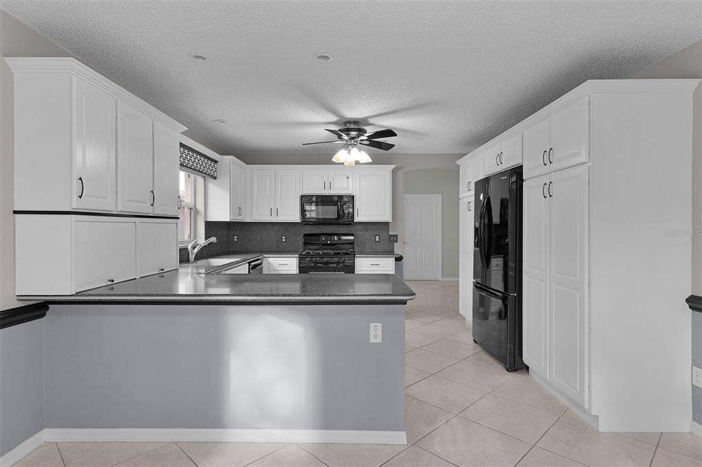 На продажу: $425,000 (3 спален, 2 ванн, 2062 Квадратных фут)