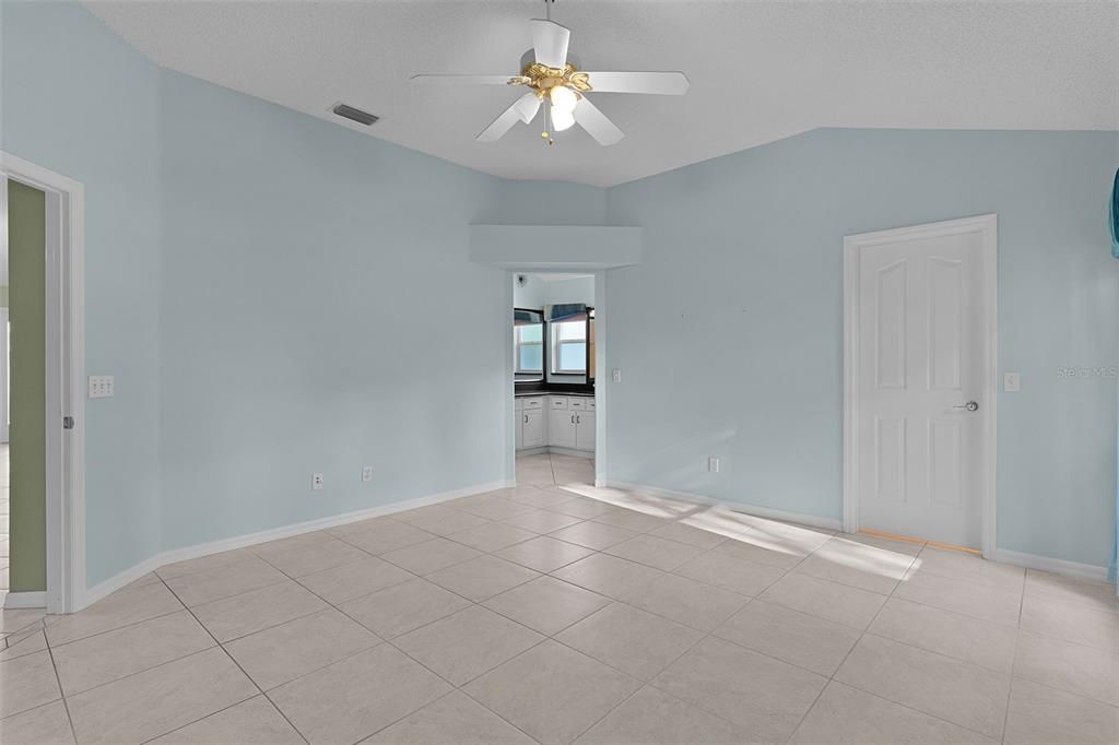 На продажу: $425,000 (3 спален, 2 ванн, 2062 Квадратных фут)