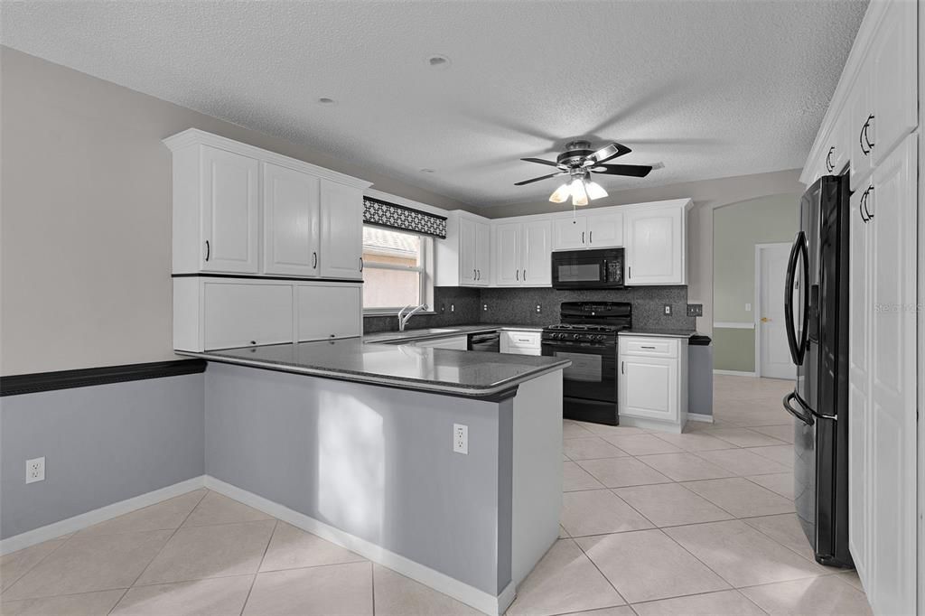 На продажу: $425,000 (3 спален, 2 ванн, 2062 Квадратных фут)