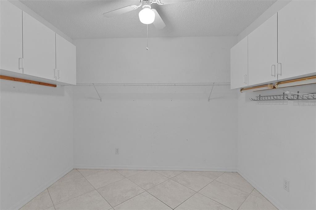 На продажу: $425,000 (3 спален, 2 ванн, 2062 Квадратных фут)