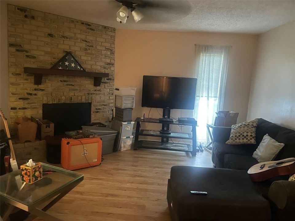 For Sale: $300,000 (2 beds, 2 baths, 1718 Square Feet)