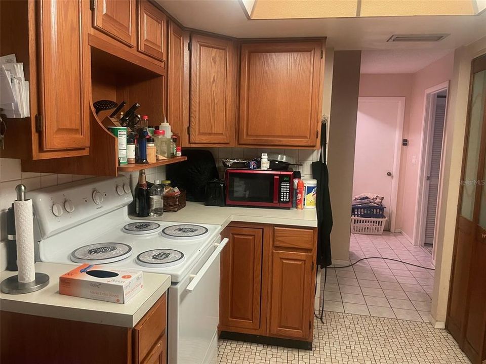 For Sale: $300,000 (2 beds, 2 baths, 1718 Square Feet)