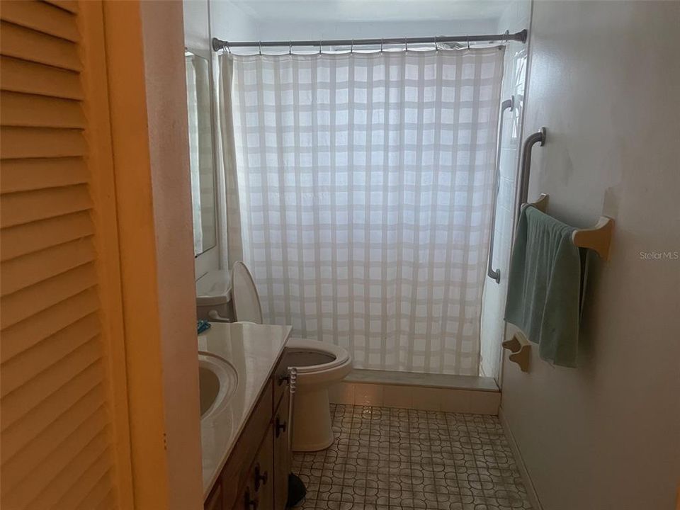 For Sale: $300,000 (2 beds, 2 baths, 1718 Square Feet)