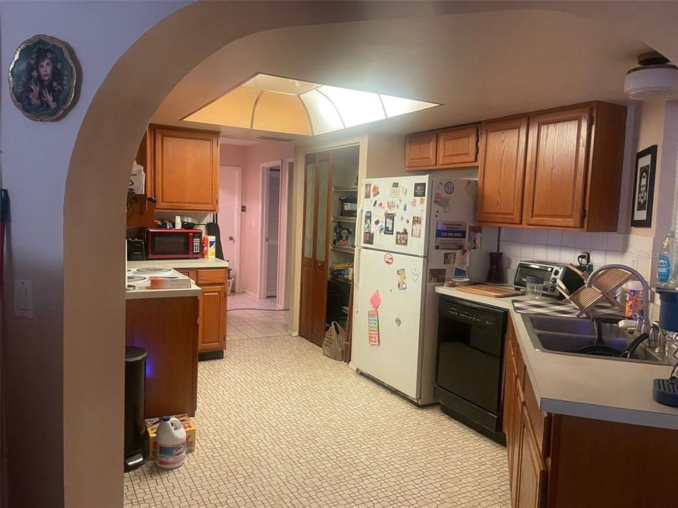 For Sale: $300,000 (2 beds, 2 baths, 1718 Square Feet)