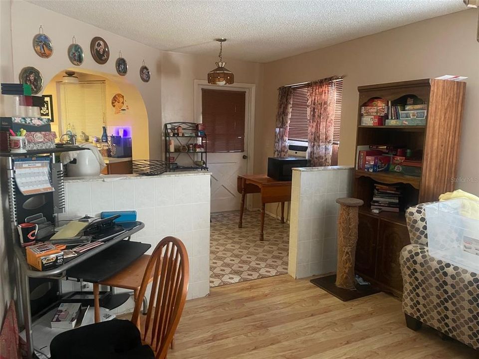 For Sale: $300,000 (2 beds, 2 baths, 1718 Square Feet)