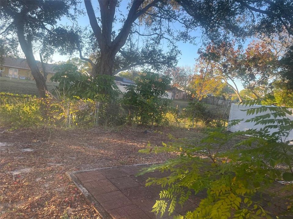 For Sale: $300,000 (2 beds, 2 baths, 1718 Square Feet)