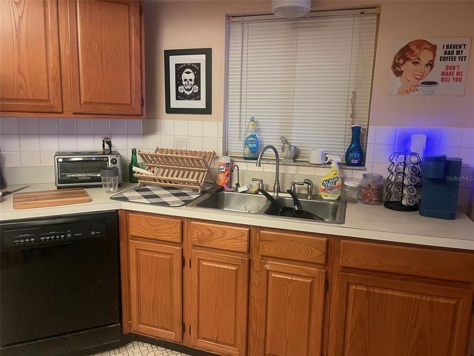 For Sale: $300,000 (2 beds, 2 baths, 1718 Square Feet)