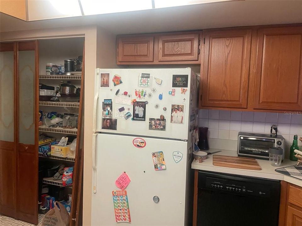 For Sale: $300,000 (2 beds, 2 baths, 1718 Square Feet)