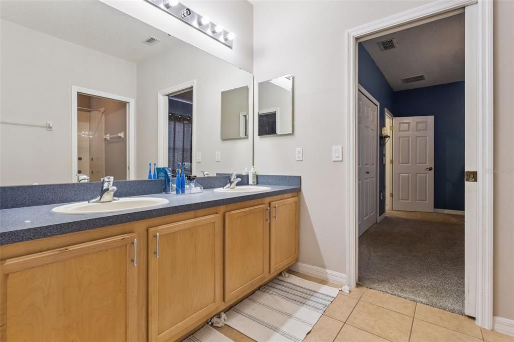 На продажу: $575,000 (4 спален, 4 ванн, 3459 Квадратных фут)