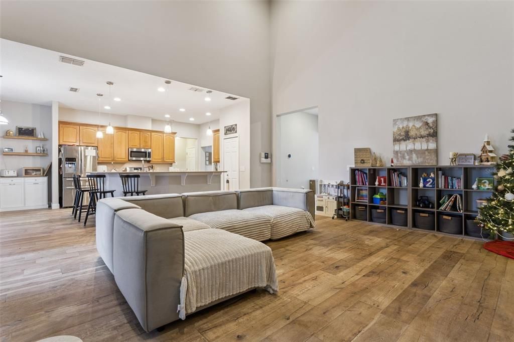 На продажу: $575,000 (4 спален, 4 ванн, 3459 Квадратных фут)