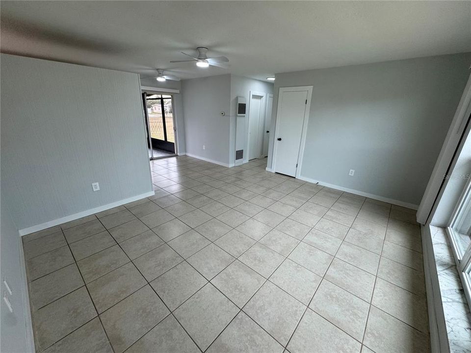 For Rent: $1,450 (2 beds, 1 baths, 812 Square Feet)