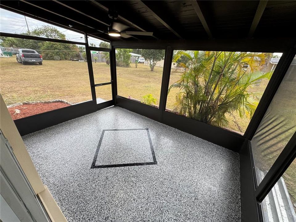 For Rent: $1,450 (2 beds, 1 baths, 812 Square Feet)