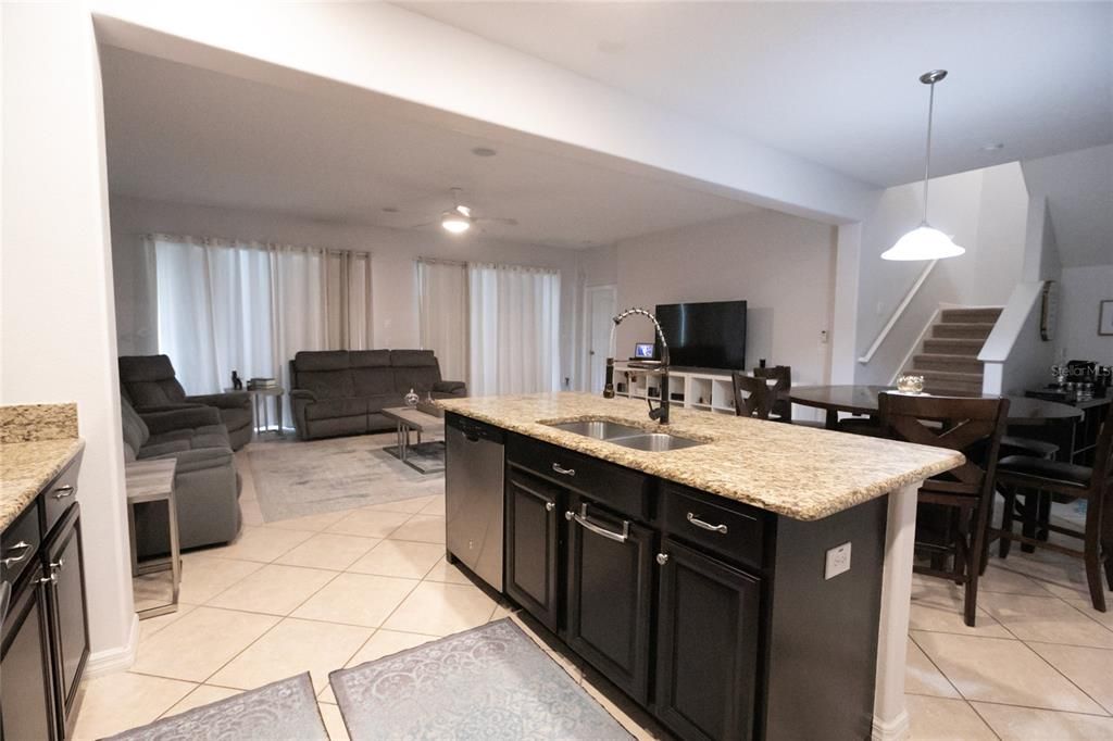 На продажу: $560,000 (4 спален, 3 ванн, 2812 Квадратных фут)