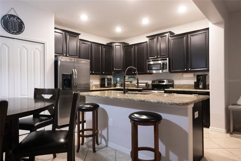 На продажу: $560,000 (4 спален, 3 ванн, 2812 Квадратных фут)