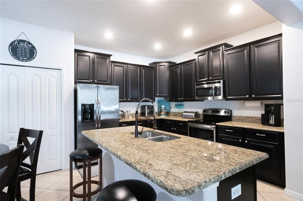 На продажу: $560,000 (4 спален, 3 ванн, 2812 Квадратных фут)