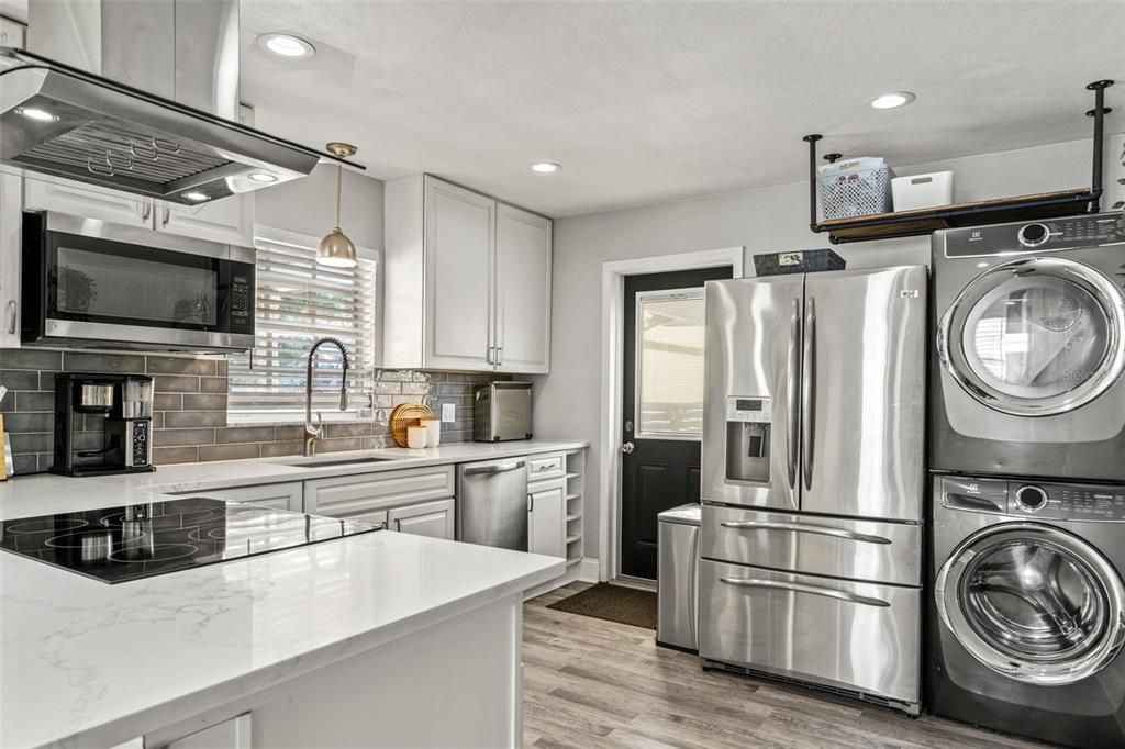 На продажу: $365,000 (2 спален, 1 ванн, 1012 Квадратных фут)