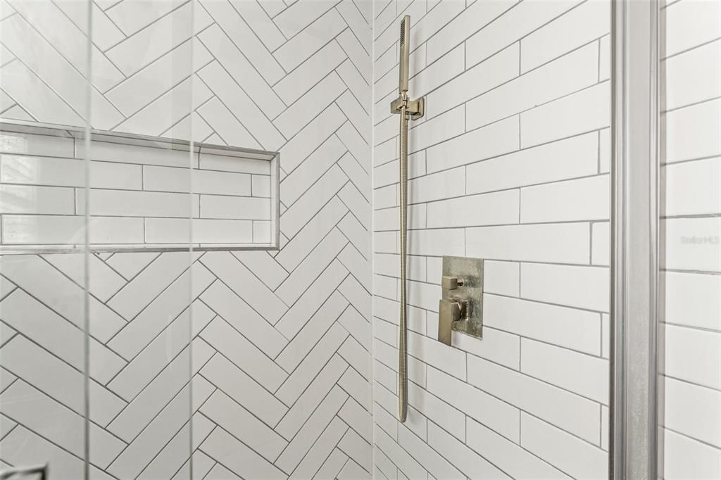 На продажу: $365,000 (2 спален, 1 ванн, 1012 Квадратных фут)