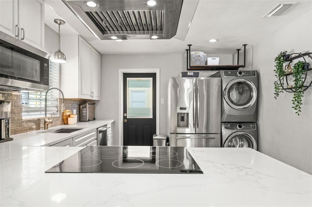 На продажу: $365,000 (2 спален, 1 ванн, 1012 Квадратных фут)