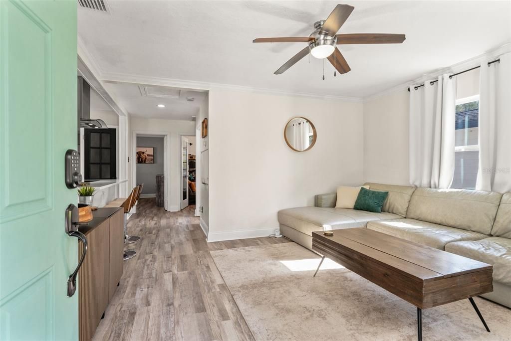 На продажу: $365,000 (2 спален, 1 ванн, 1012 Квадратных фут)