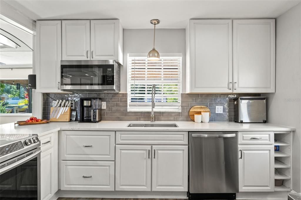 На продажу: $365,000 (2 спален, 1 ванн, 1012 Квадратных фут)