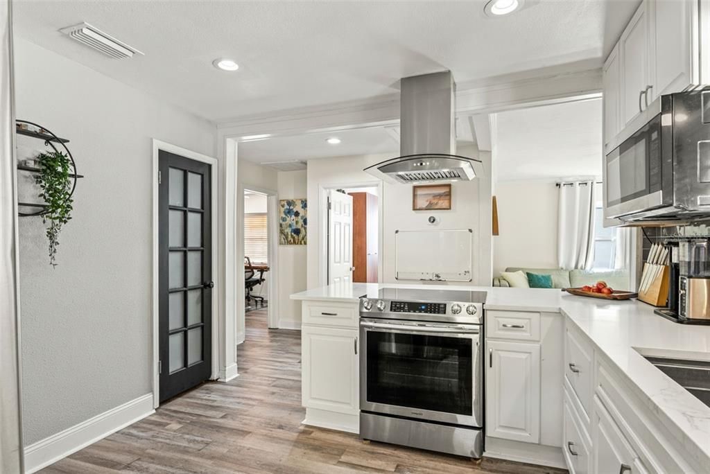 На продажу: $365,000 (2 спален, 1 ванн, 1012 Квадратных фут)