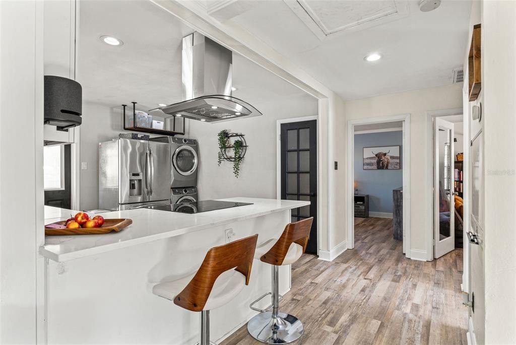 На продажу: $365,000 (2 спален, 1 ванн, 1012 Квадратных фут)