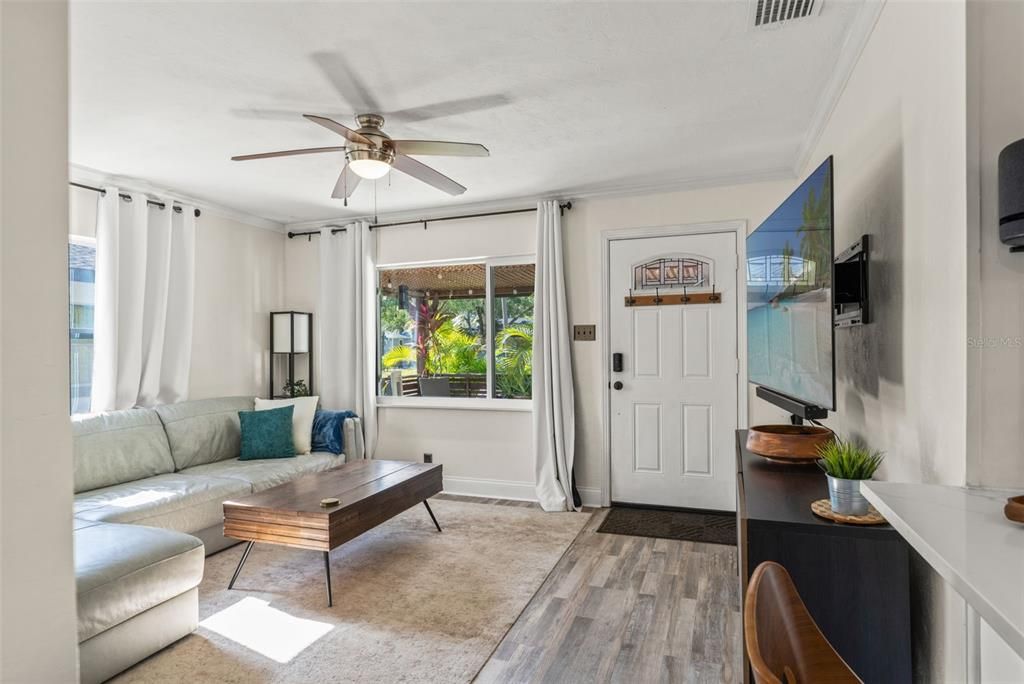 На продажу: $365,000 (2 спален, 1 ванн, 1012 Квадратных фут)