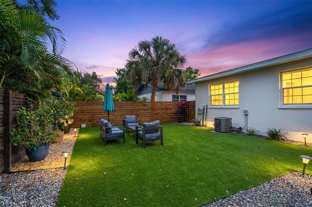 На продажу: $365,000 (2 спален, 1 ванн, 1012 Квадратных фут)